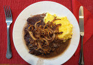 Wiener Zwiebelrostbraten mit Puerree